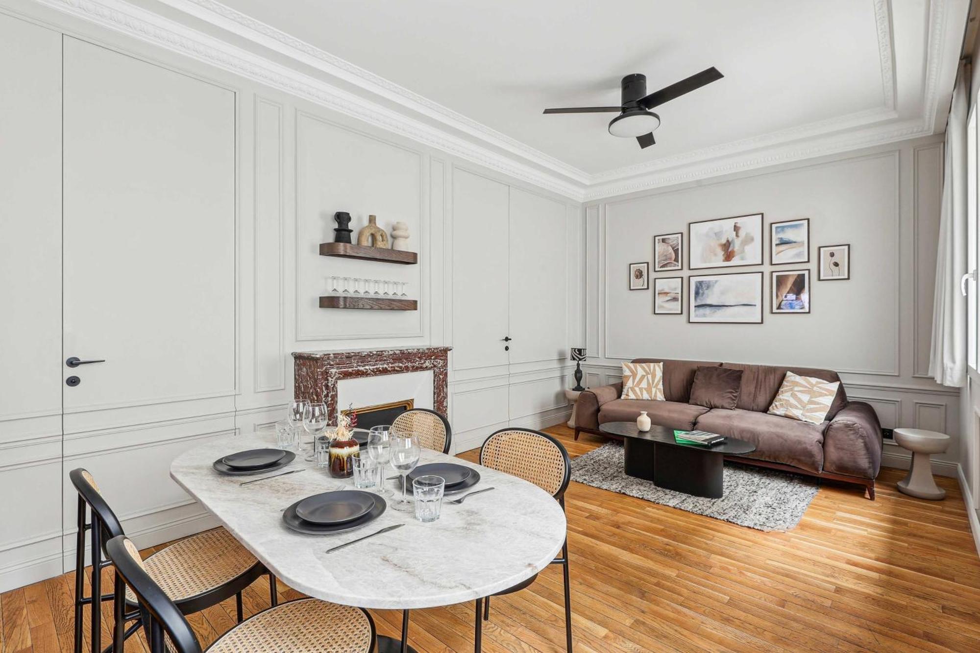 Apartment Interior Design - 6p-2br - Tour Eiffel
