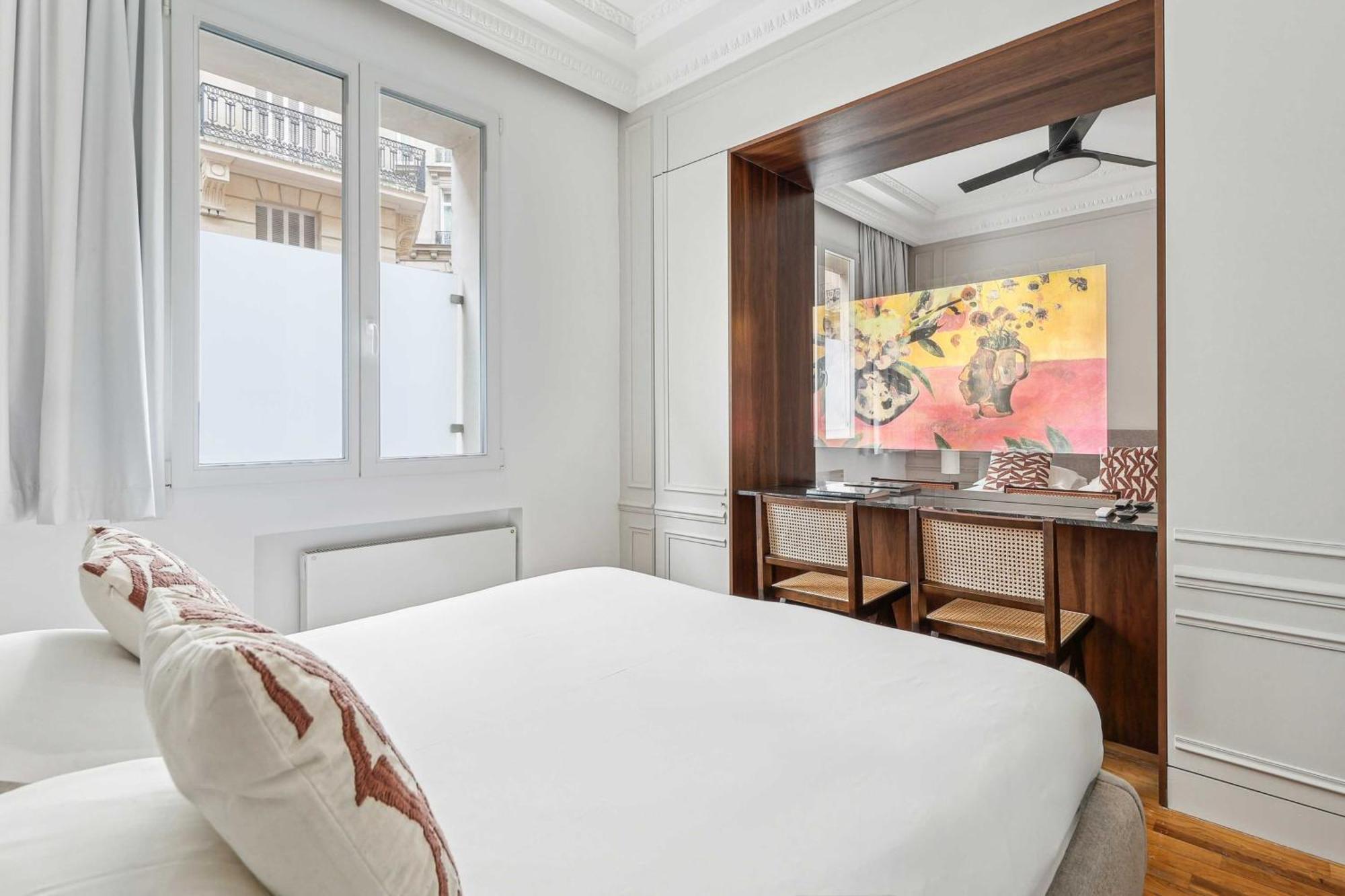 Apartment Interior Design - 6p-2br - Tour Eiffel